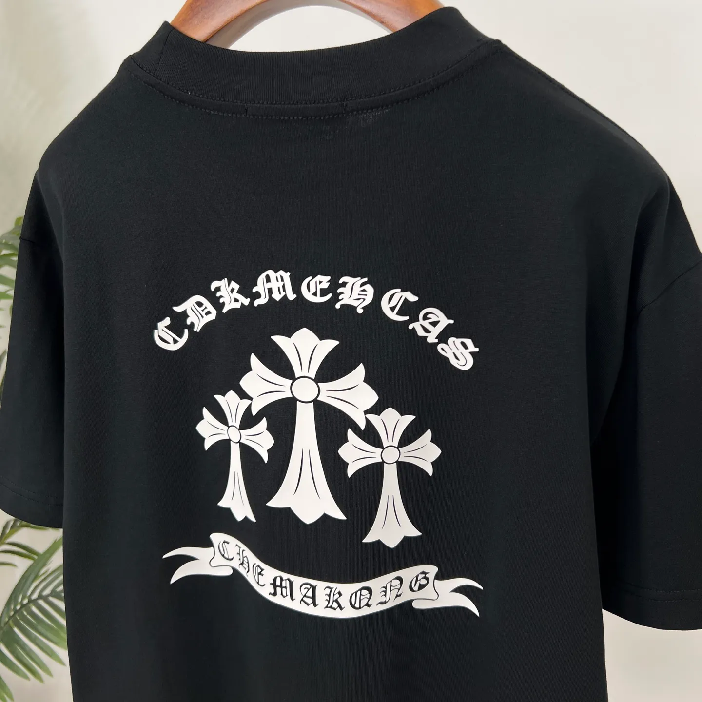 🅿️190 Crow Heart’s new summer T-shirt! This Sanskrit cross printed round neck short sleeves is simply a must-have for fashionistas. Salona cotton fabric is super comfortable, soft and skin-friendly, and has excellent breathability, making it perfect for summer wear. The Sanskrit cross print design on it is amazing, full of mystery and high-end, and the details are so exquisite that it makes people scream. It is worthy of Kroxin, and it vividly interprets the trend and personality. The loose fit is super friendly to all body shapes, covers the flesh and is comfortable, and looks good no matter how you wear it. Pair it with jeans and you'll look cool on the street. Pair it with sweatpants and you'll instantly look energetic and trendy. When you wear it and go out, you will feel like you are the spokesperson of fashion, and it will definitely turn heads. Color: black, white Size: S-2XL